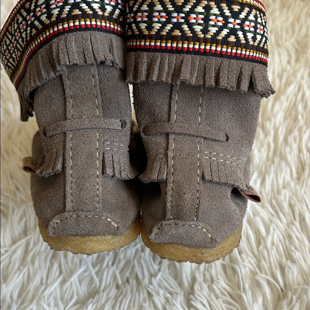 Grey-Brown Moccasin-Style Ankle Boot Shoes, fringe, beading, ribbon - Picture 5 of 8